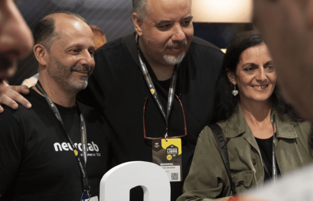 Néstor Arranz junto a una asistente de MELI Experience 2025