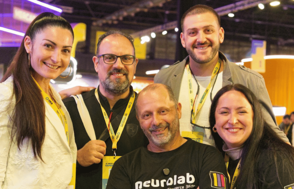 Néstor Arranz de Neurolab junto a un grupo de participantes de MELI Experience 2026